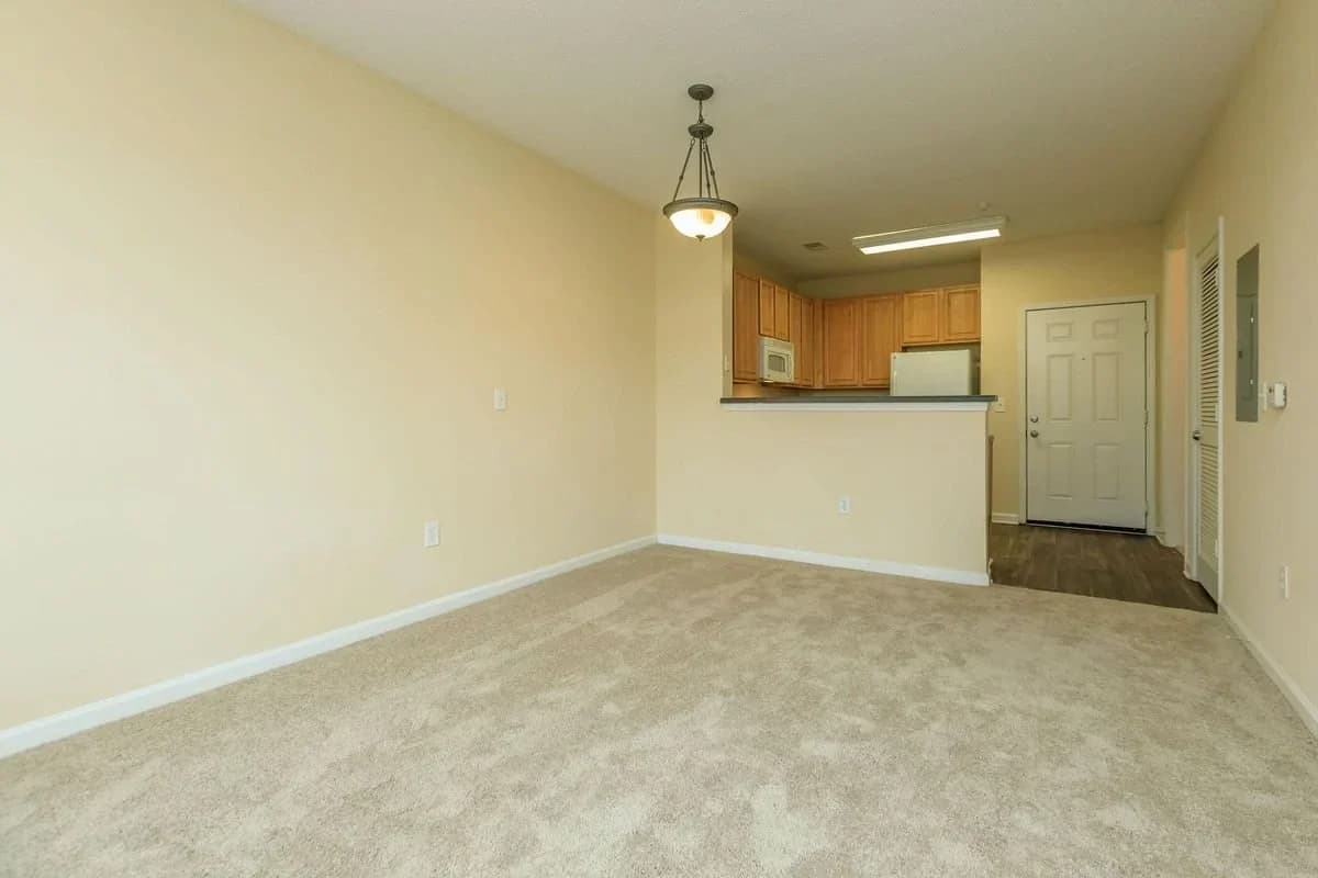 heritage-station-senior-living-dining-kitchen-bar.webp